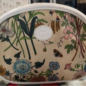 Vintage Authentic Gucci floral crossbody